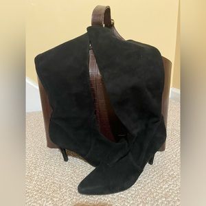 SW Pre/owned worn kept in  good condition quality is good 9m black suede